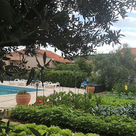 Villa Mendula Trogir - Luxury Villa By The Beach - Heated Pool - Organic Garden Buitenkant foto