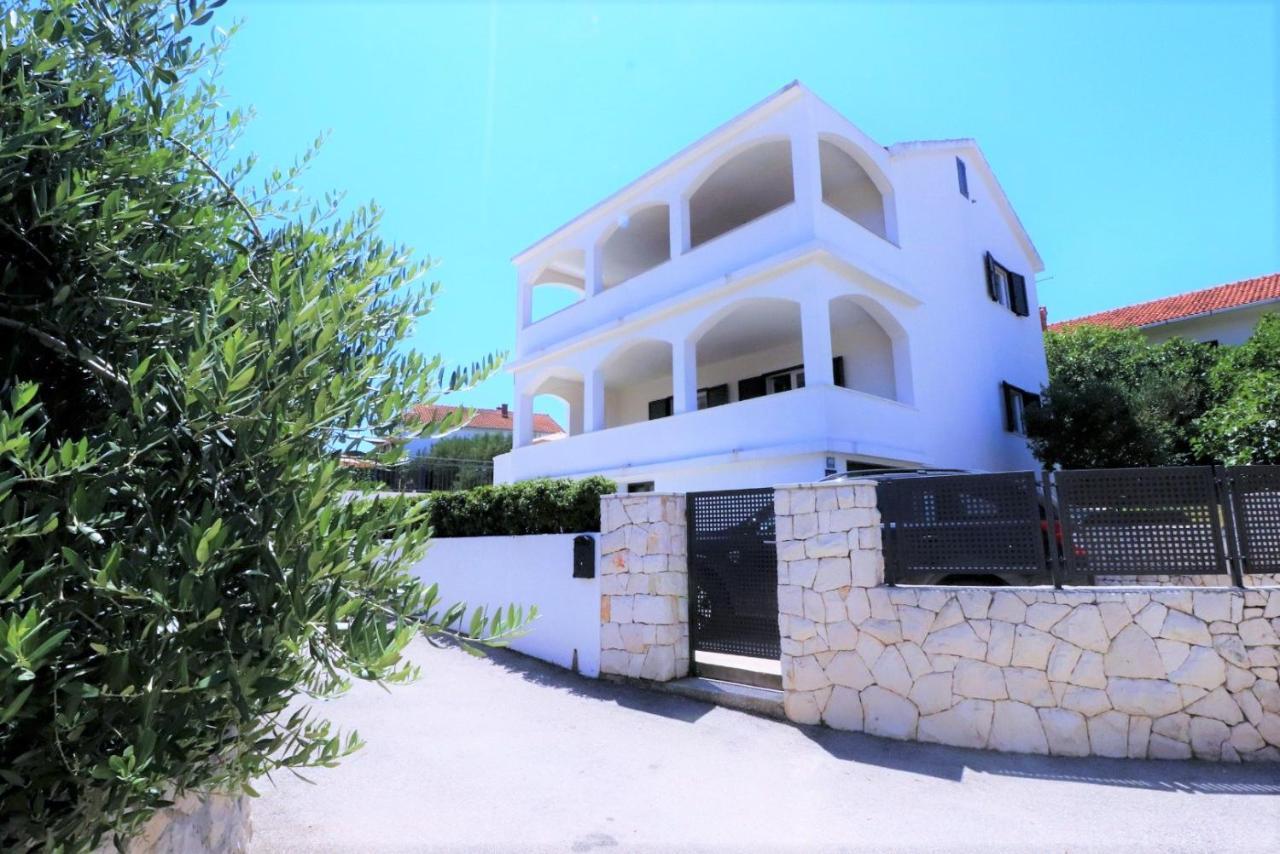 Villa Mendula Trogir - Luxury Villa By The Beach - Heated Pool - Organic Garden Buitenkant foto