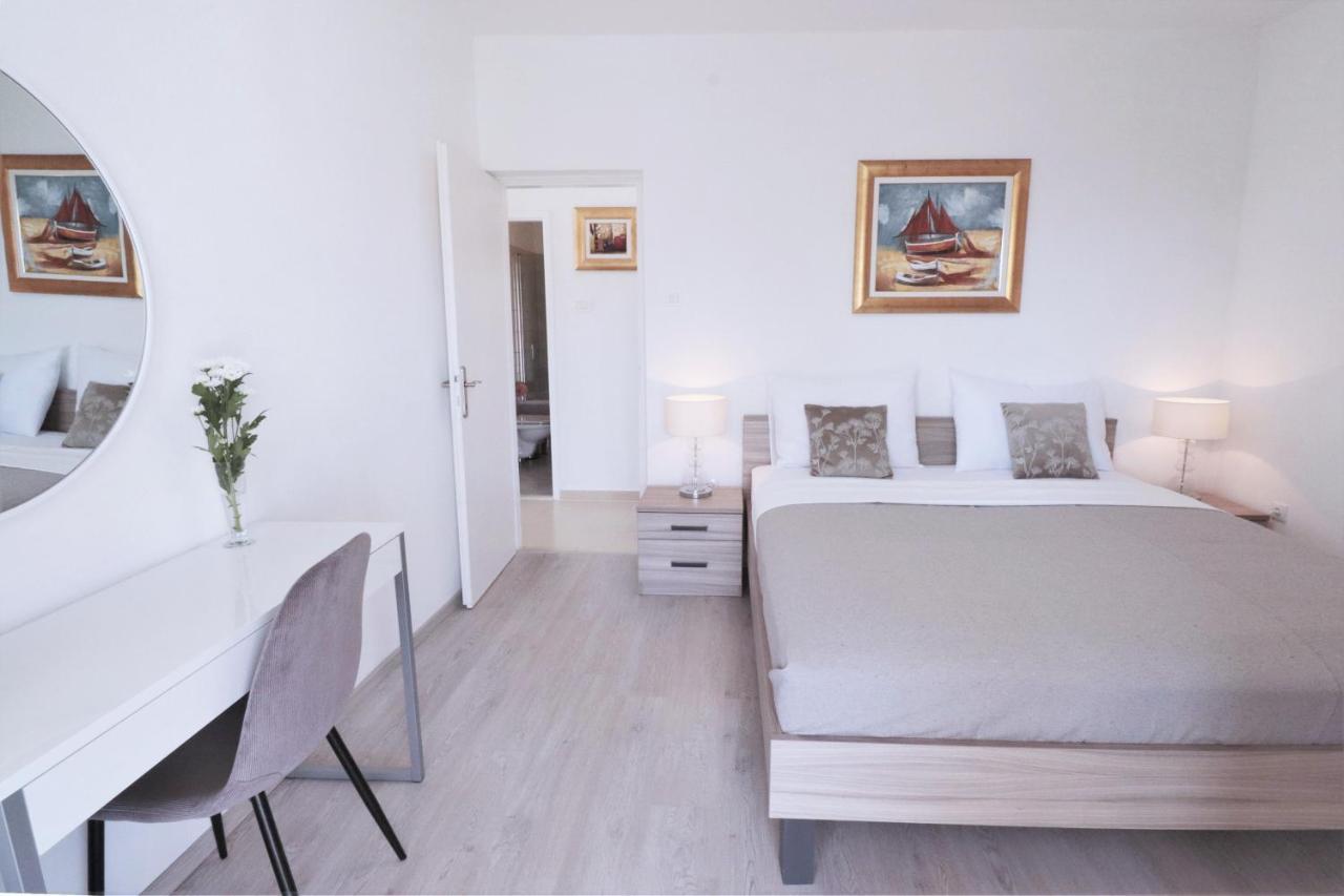 Villa Mendula Trogir - Luxury Villa By The Beach - Heated Pool - Organic Garden Buitenkant foto