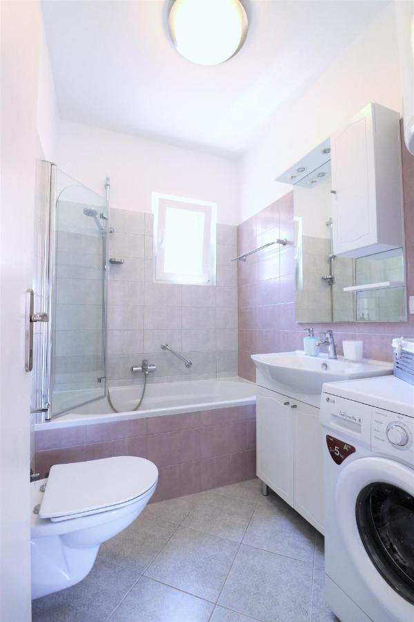 Villa Mendula Trogir - Luxury Villa By The Beach - Heated Pool - Organic Garden Buitenkant foto
