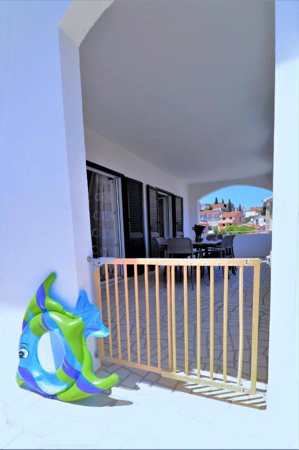 Villa Mendula Trogir - Luxury Villa By The Beach - Heated Pool - Organic Garden Buitenkant foto