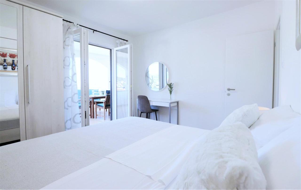Villa Mendula Trogir - Luxury Villa By The Beach - Heated Pool - Organic Garden Buitenkant foto