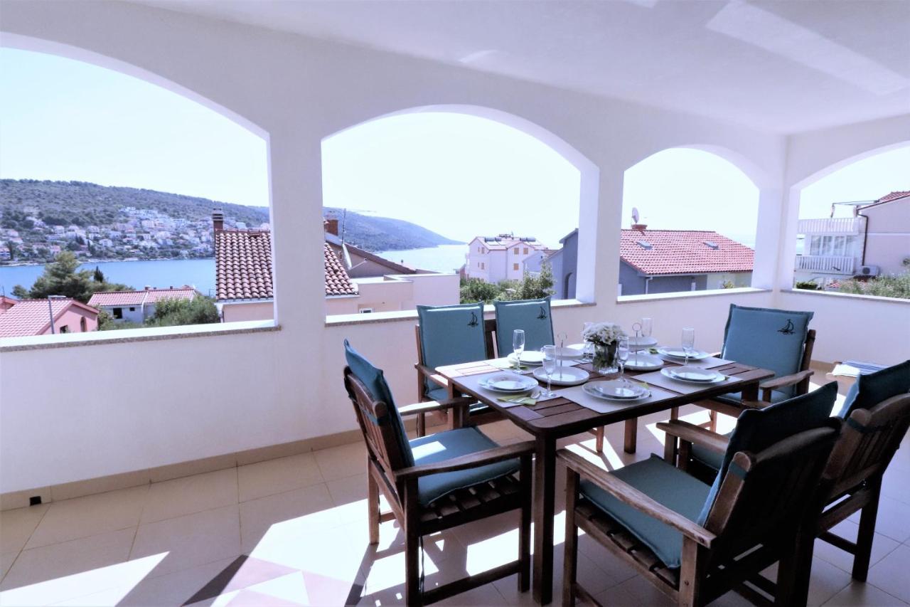 Villa Mendula Trogir - Luxury Villa By The Beach - Heated Pool - Organic Garden Buitenkant foto