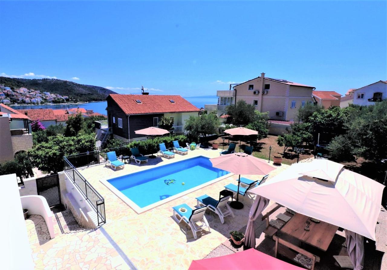 Villa Mendula Trogir - Luxury Villa By The Beach - Heated Pool - Organic Garden Buitenkant foto