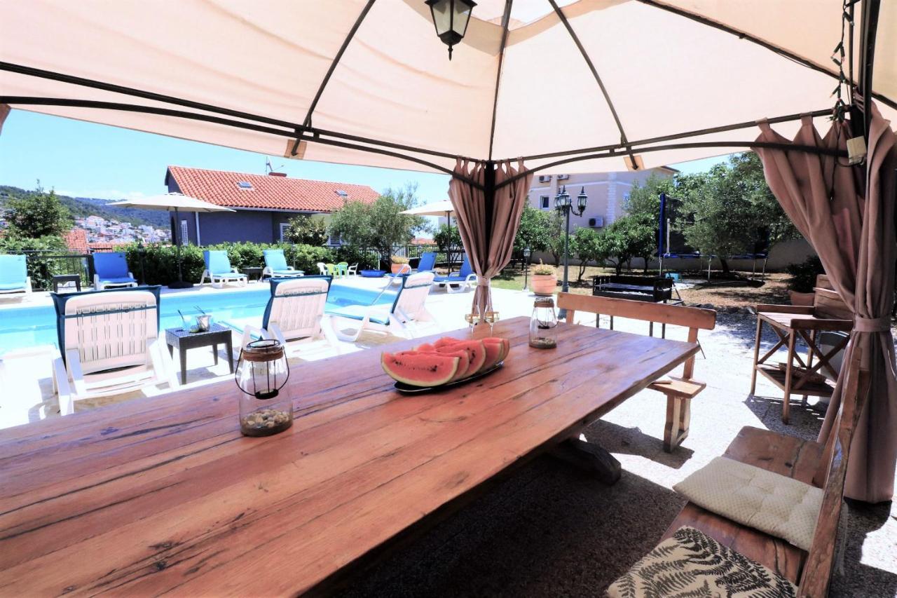 Villa Mendula Trogir - Luxury Villa By The Beach - Heated Pool - Organic Garden Buitenkant foto