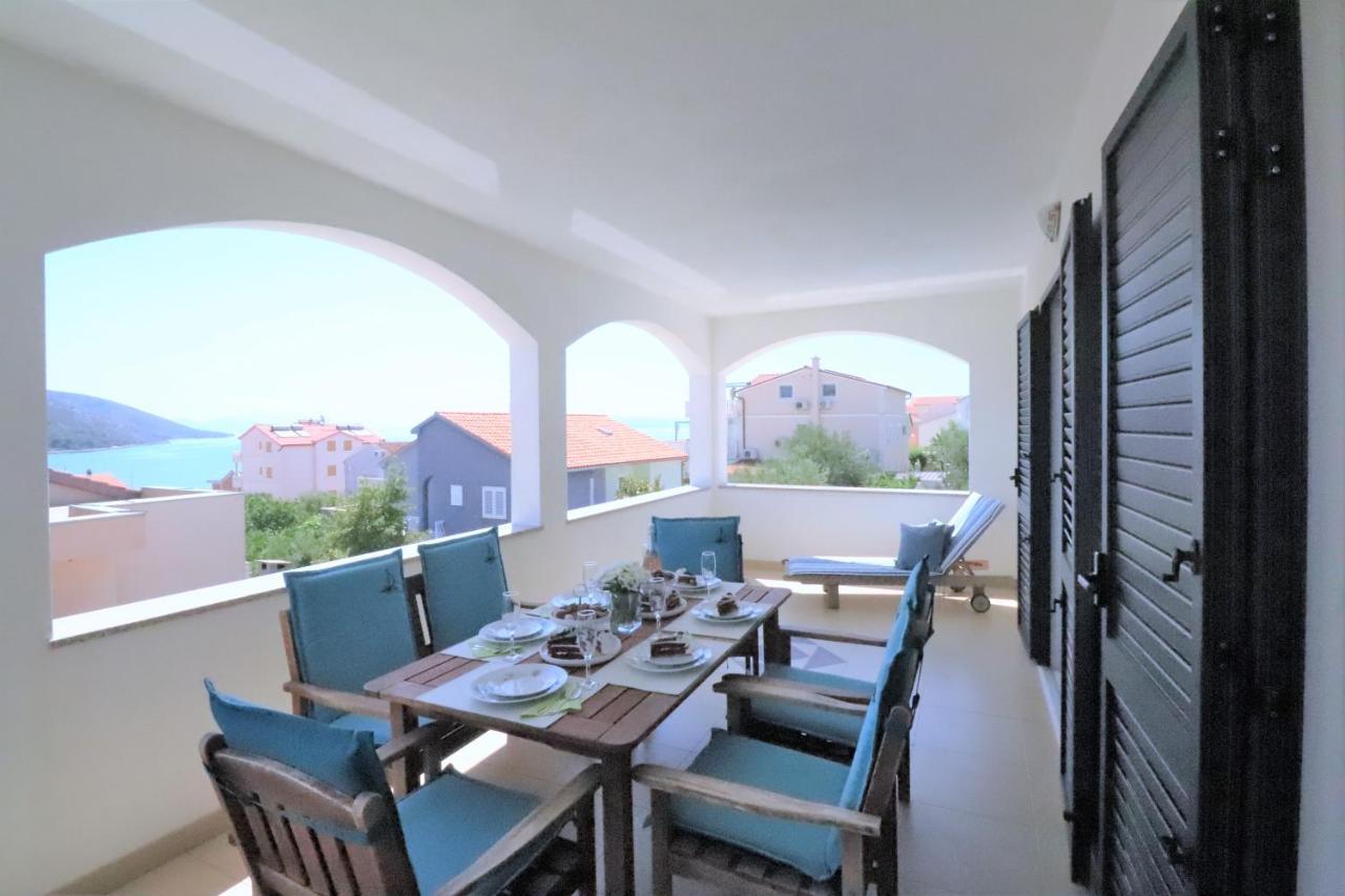 Villa Mendula Trogir - Luxury Villa By The Beach - Heated Pool - Organic Garden Buitenkant foto