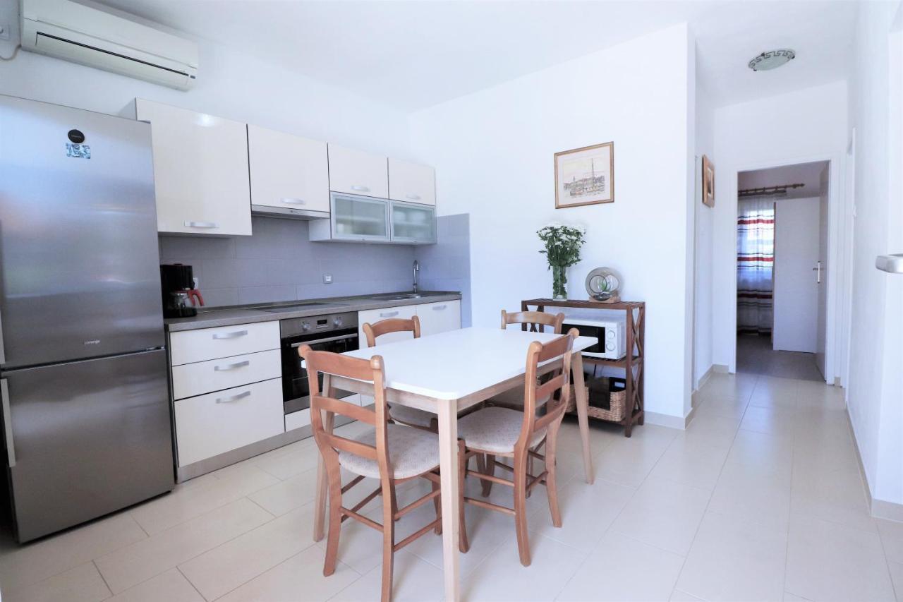 Villa Mendula Trogir - Luxury Villa By The Beach - Heated Pool - Organic Garden Buitenkant foto