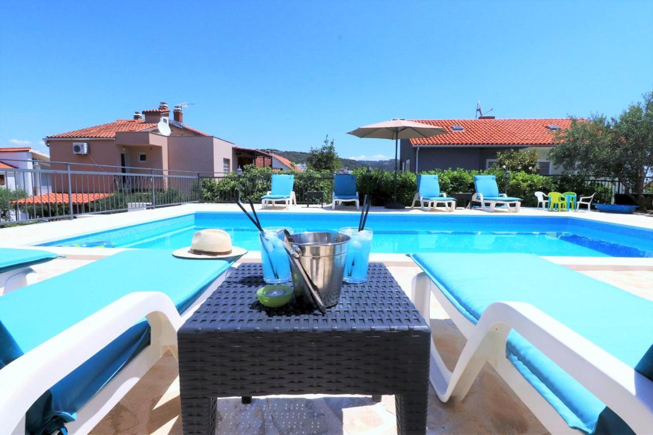 Villa Mendula Trogir - Luxury Villa By The Beach - Heated Pool - Organic Garden Buitenkant foto