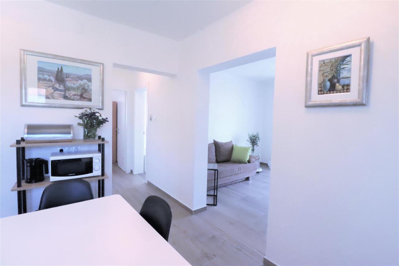 Villa Mendula Trogir - Luxury Villa By The Beach - Heated Pool - Organic Garden Buitenkant foto