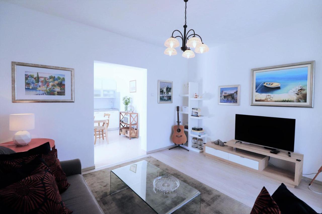 Villa Mendula Trogir - Luxury Villa By The Beach - Heated Pool - Organic Garden Buitenkant foto